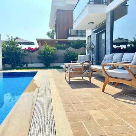 Nest Largely Designed Private With Pool & Garden In 4* Göcek