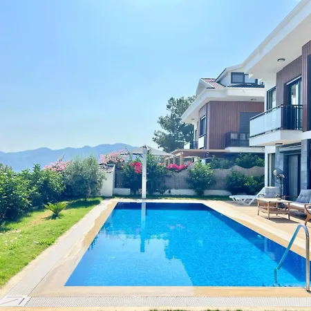 Nest Largely Designed Private With Pool & Garden In Hotel 4*